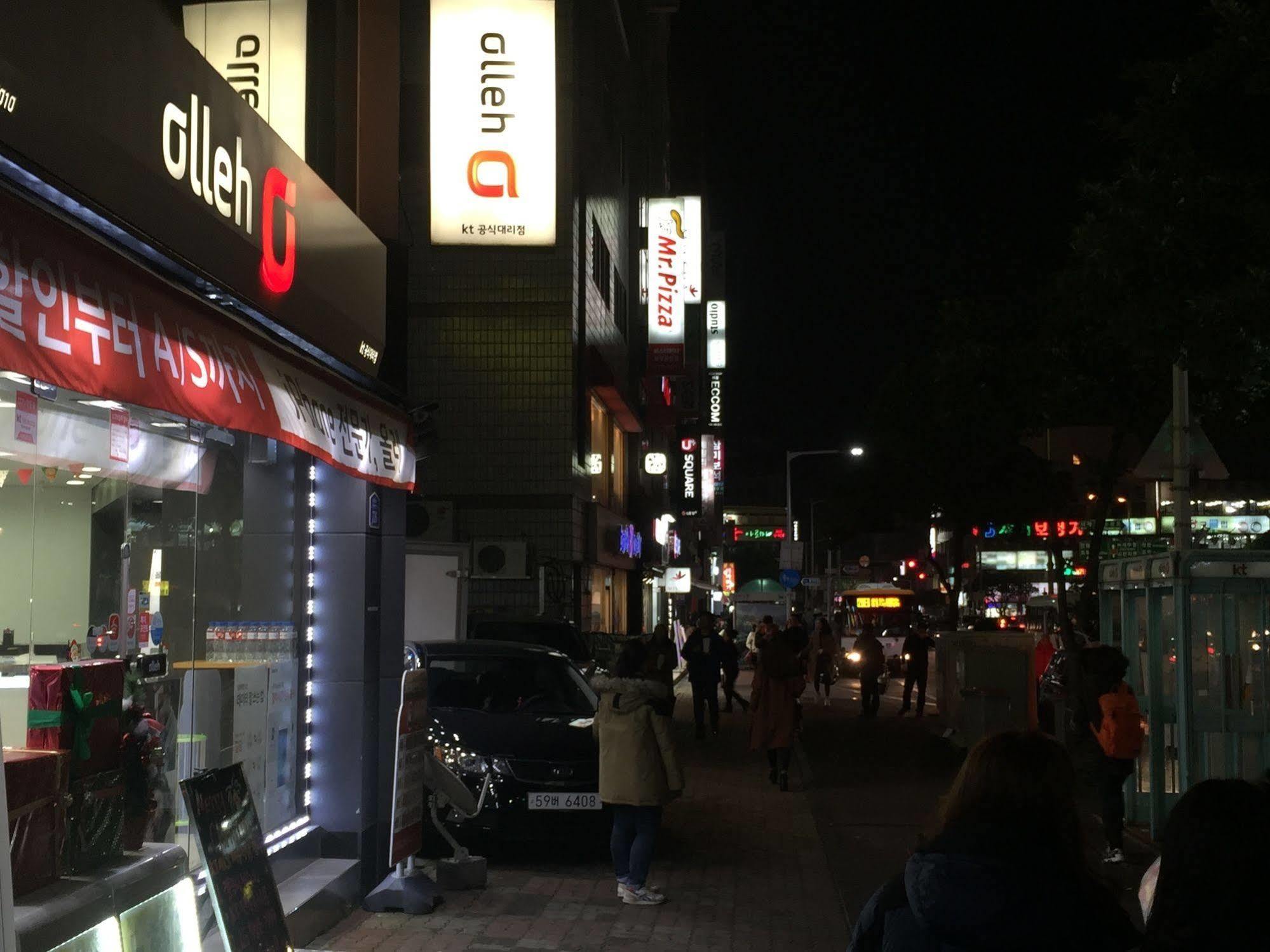 Backpackers In Jeju City Center Buitenkant foto