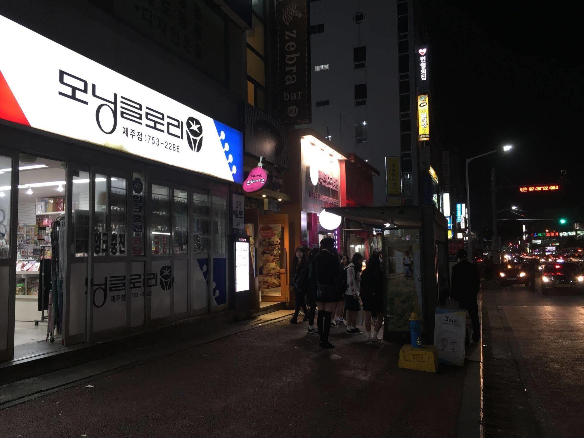 Backpackers In Jeju City Center Buitenkant foto