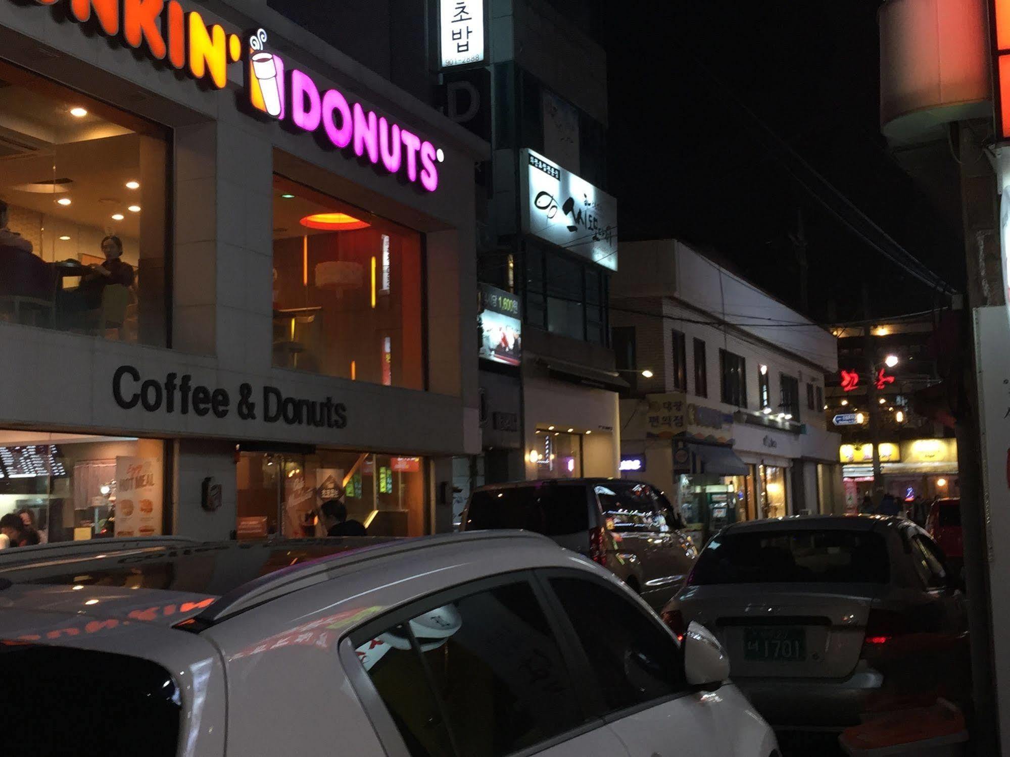 Backpackers In Jeju City Center Buitenkant foto