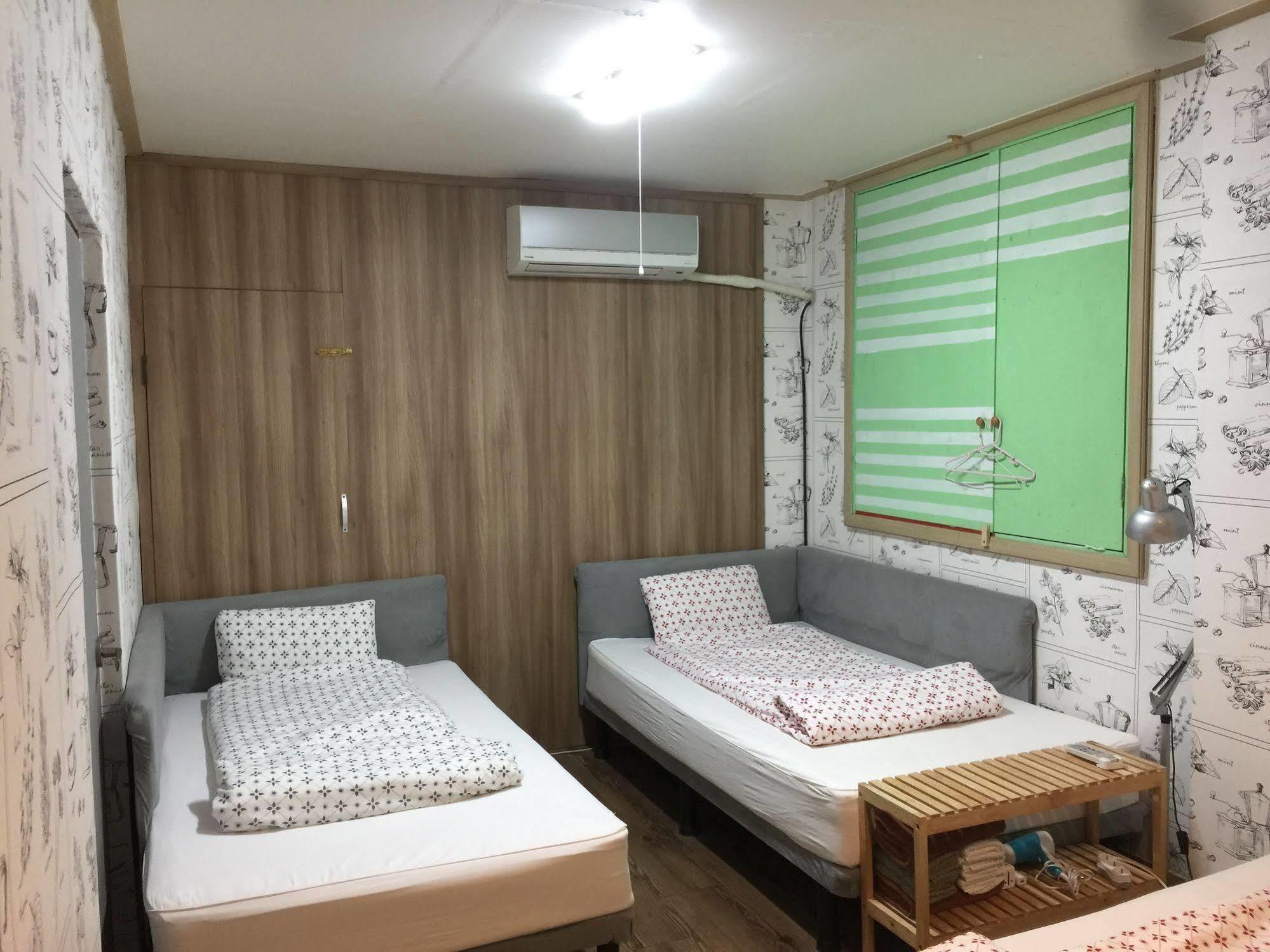 Backpackers In Jeju City Center Buitenkant foto