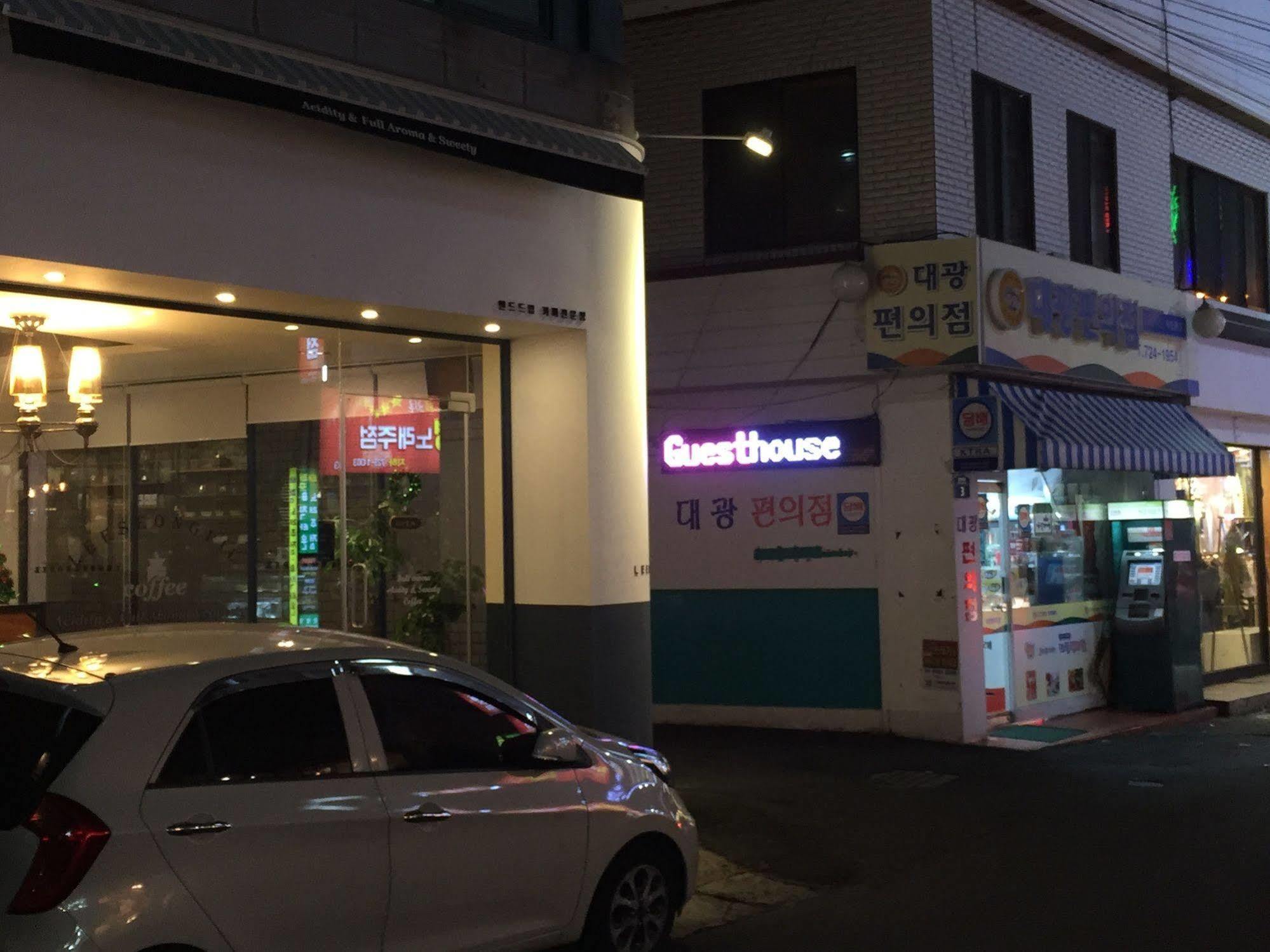 Backpackers In Jeju City Center Buitenkant foto