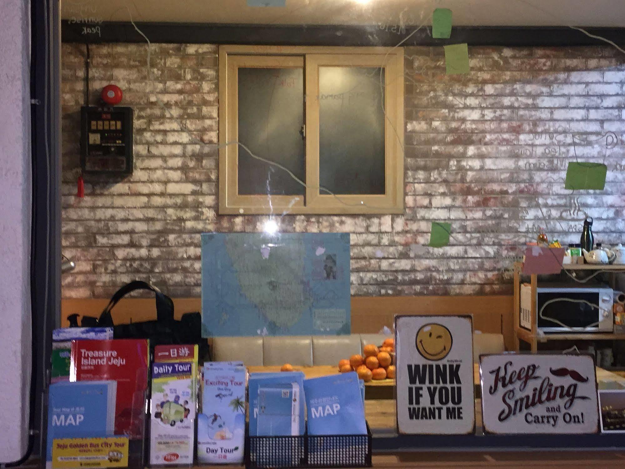 Backpackers In Jeju City Center Buitenkant foto